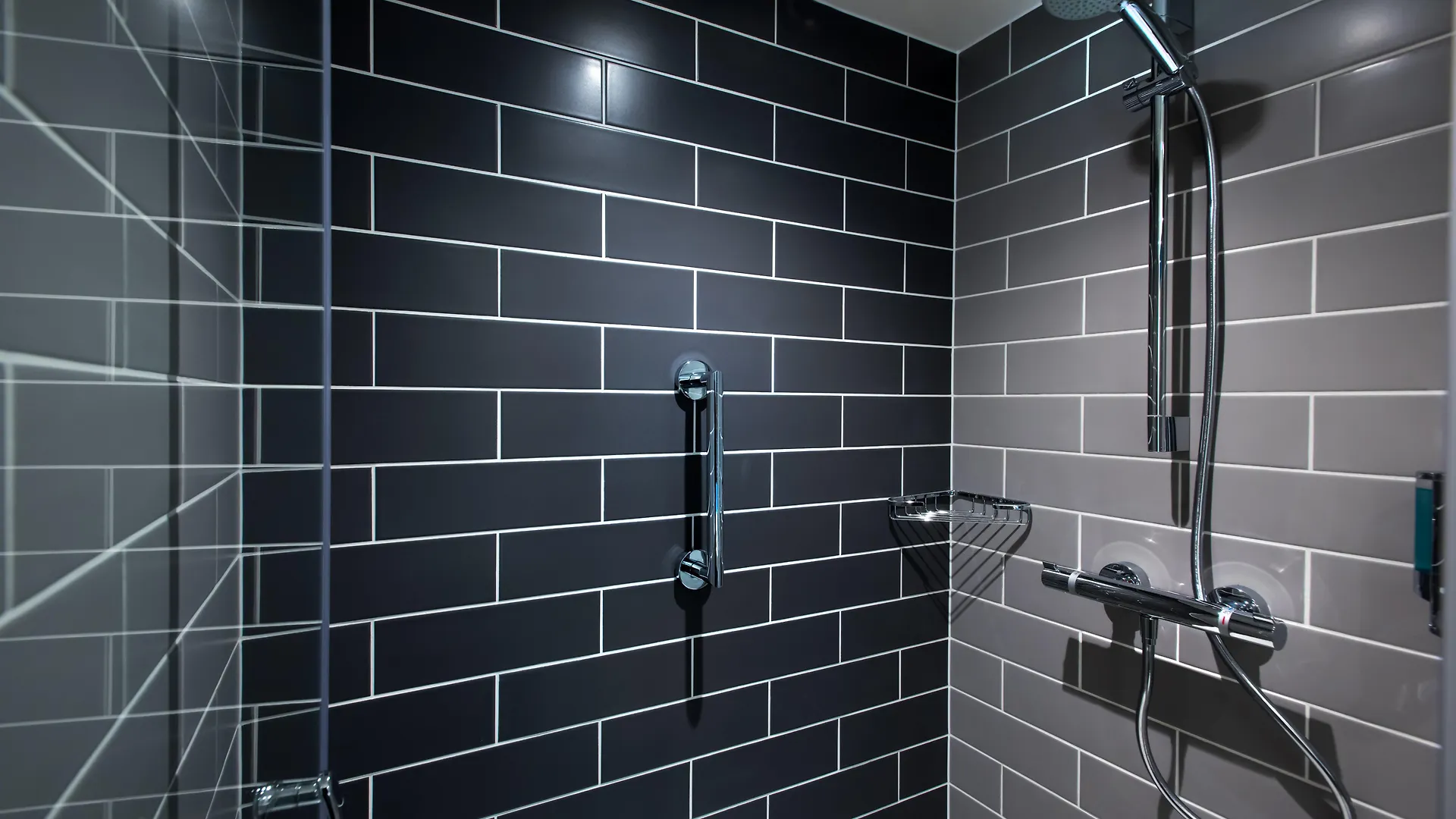 Holiday Inn Express Edinburgh City West By Ihg 3*,