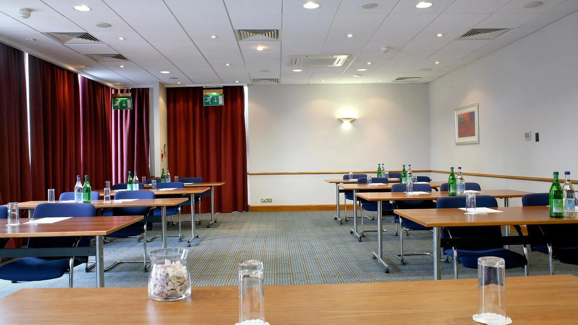 Holiday Inn Express Edinburgh City West By Ihg 3*,