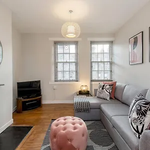 Altido Unique & Stylish Grassmarket Apt - Close To Castle Edimburgo