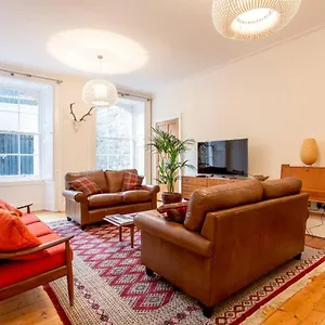 Joivy Spacious Flat With Garden In Centre Edimburgo