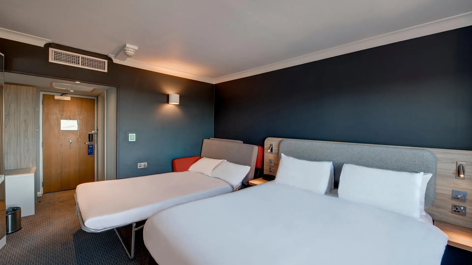 Holiday Inn Express Edinburgh City West By Ihg