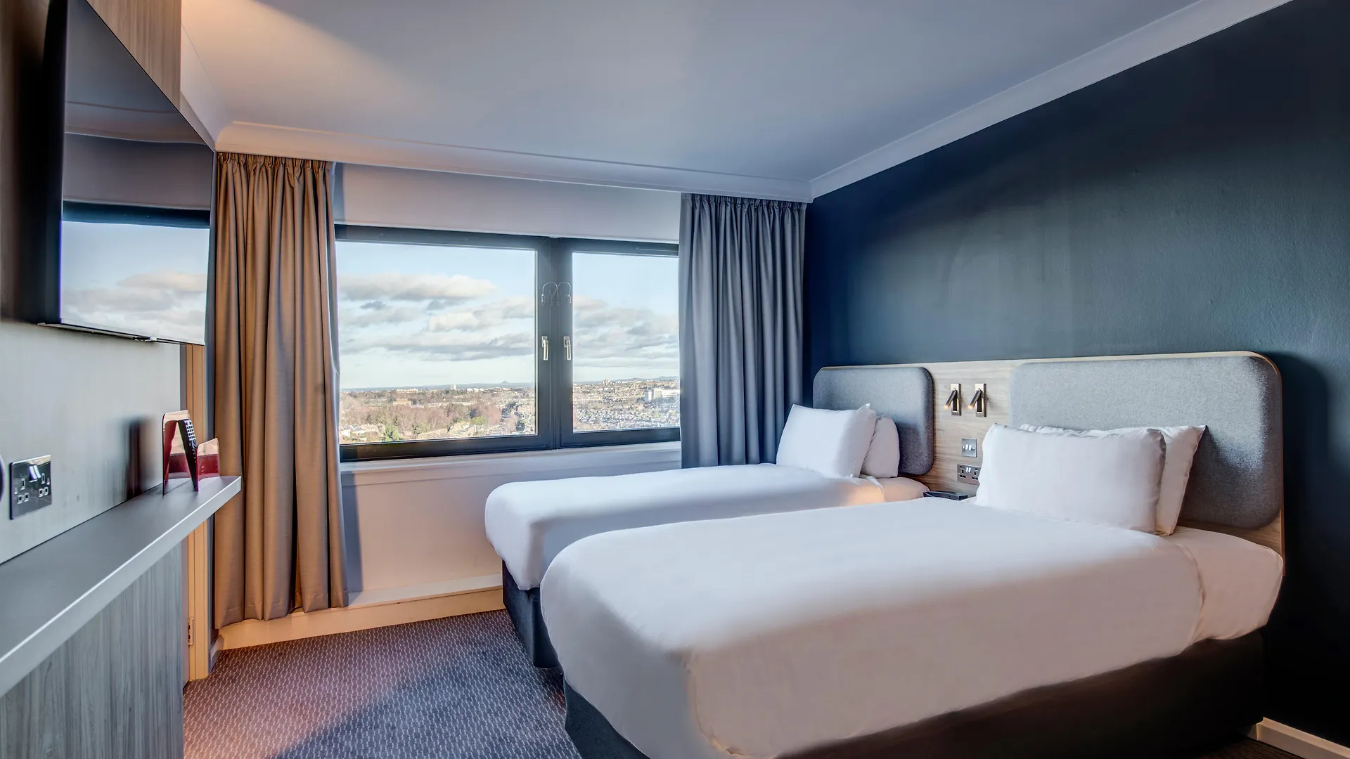 Holiday Inn Express Edinburgh City West By Ihg