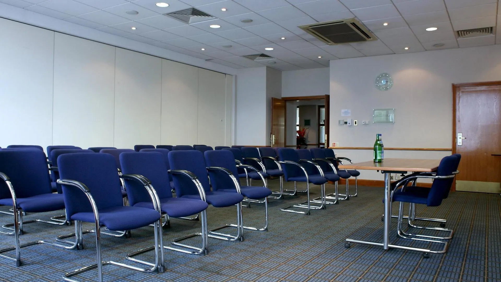 Holiday Inn Express Edinburgh City West By Ihg 3*,